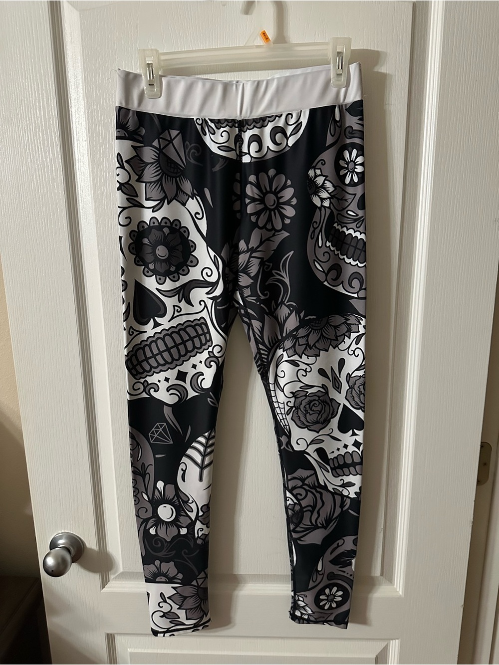Women’s Black & White Sugar Skull Leggings